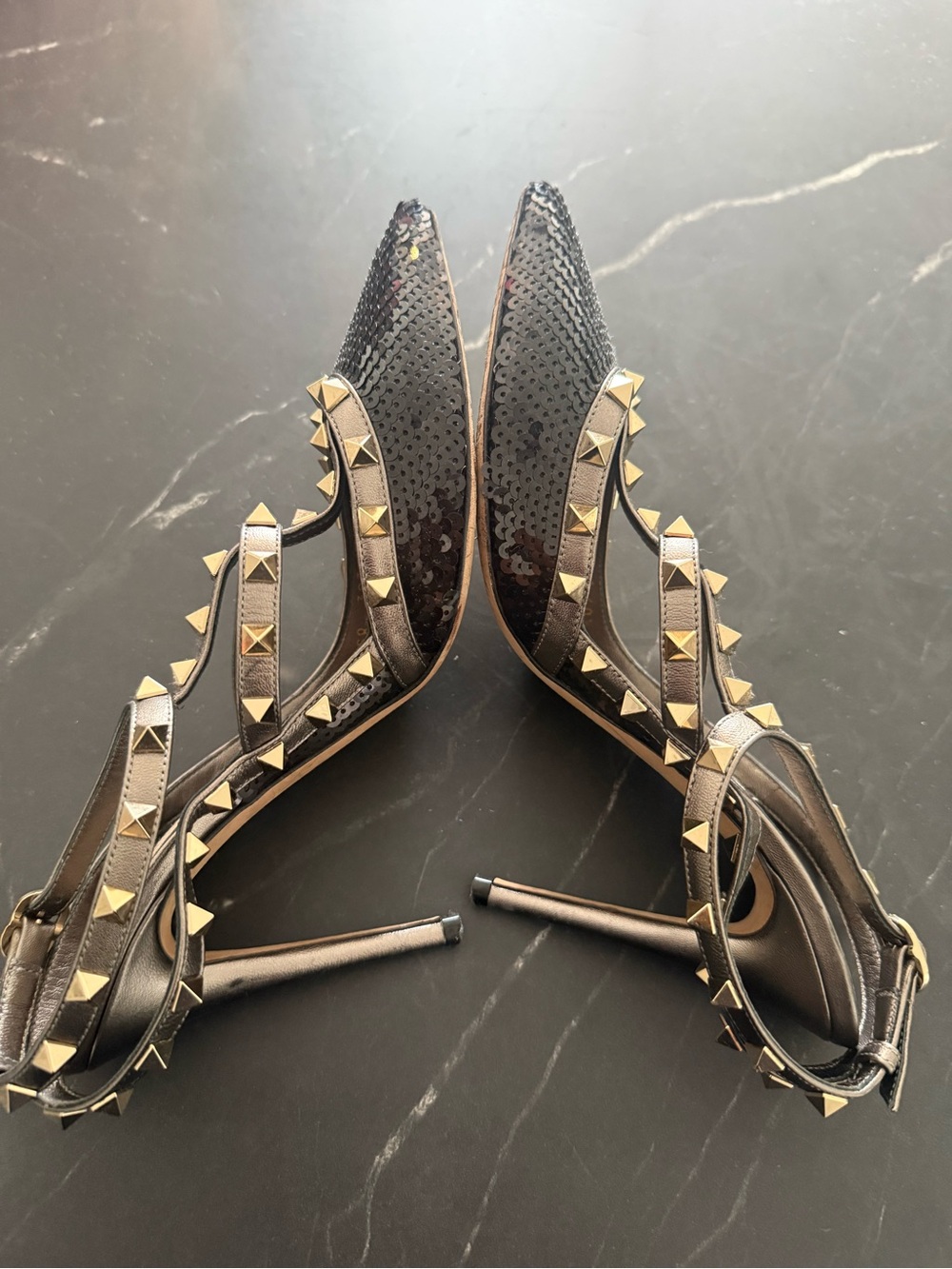 100% Authentic Valentino Garavani Rockstud Sequin Slingback Pumps size 40.5